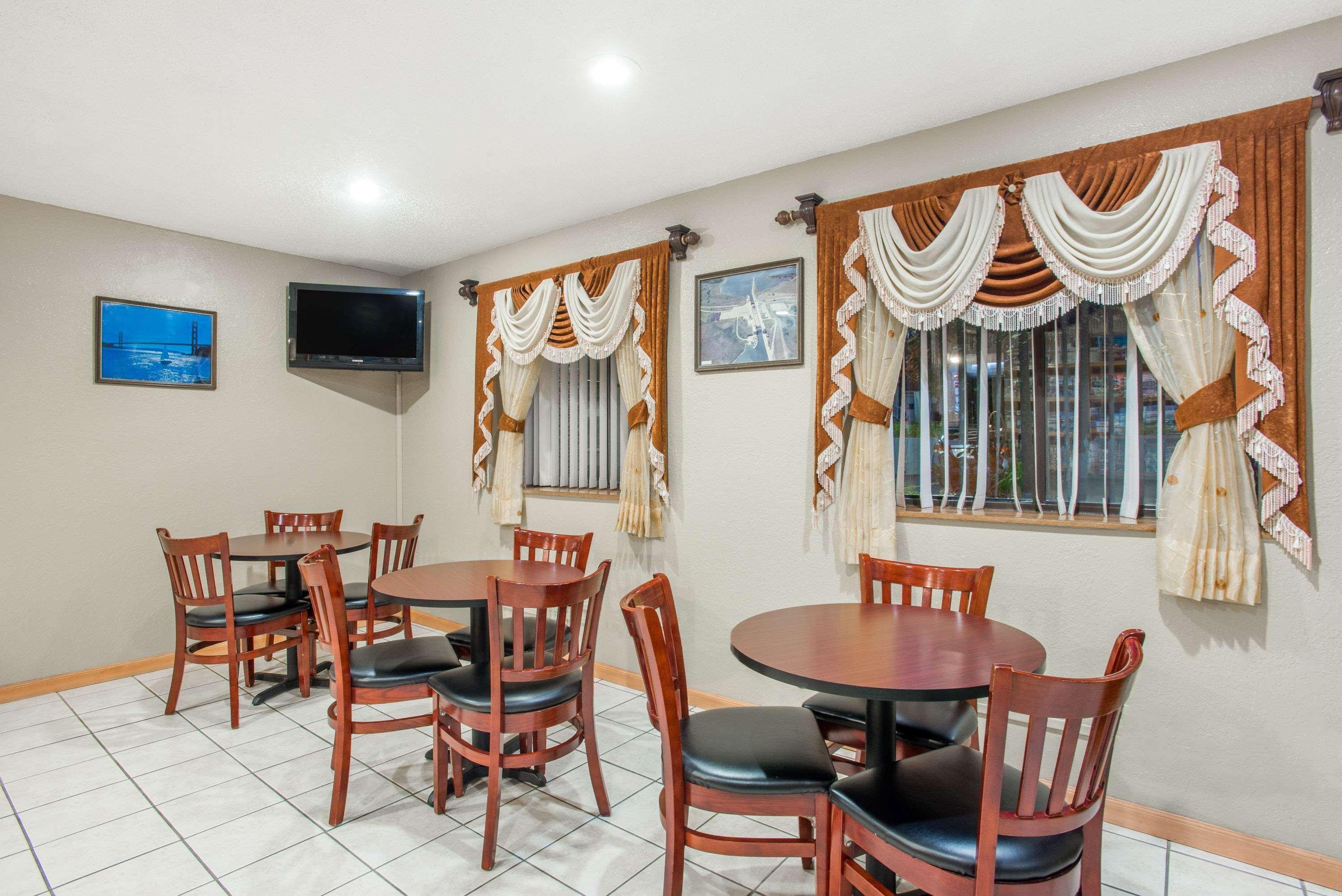 Motel Super 8 By Wyndham Massena Ny Zewnętrze zdjęcie