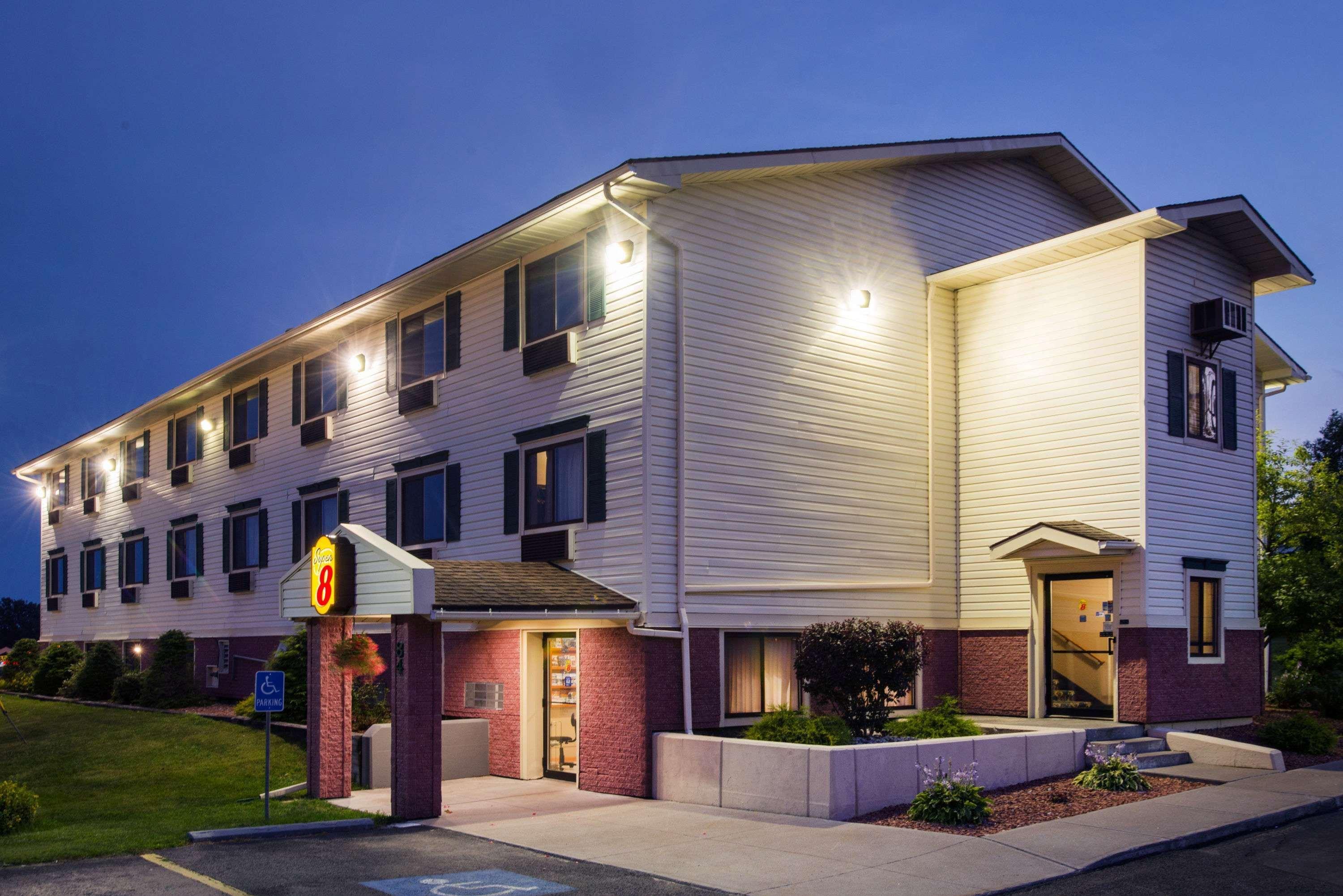 Motel Super 8 By Wyndham Massena Ny Zewnętrze zdjęcie