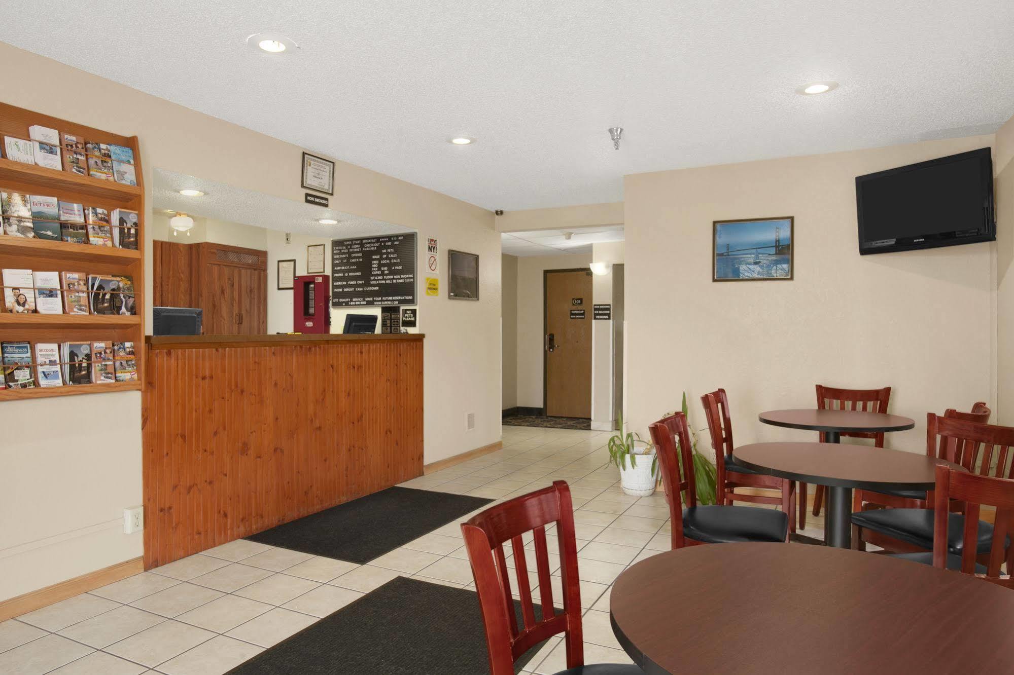 Motel Super 8 By Wyndham Massena Ny Zewnętrze zdjęcie